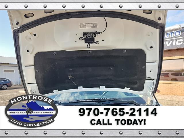 Photo of 2017 Bright White Clearcoat Jeep Cherokee