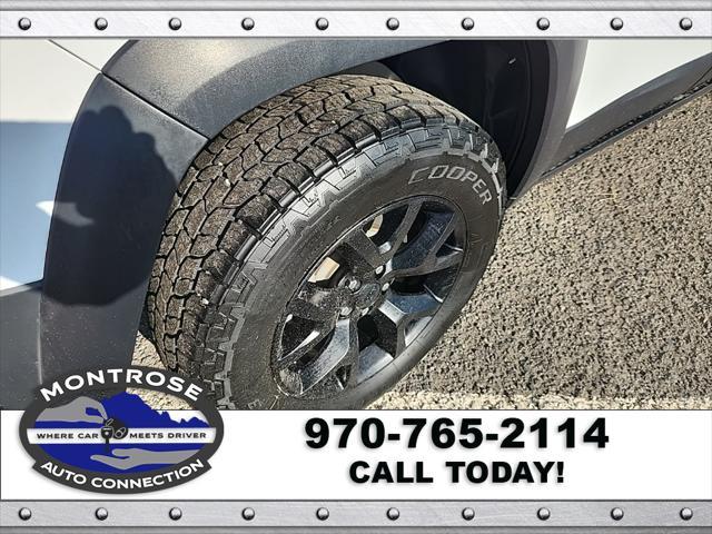 Photo of 2017 Bright White Clearcoat Jeep Cherokee