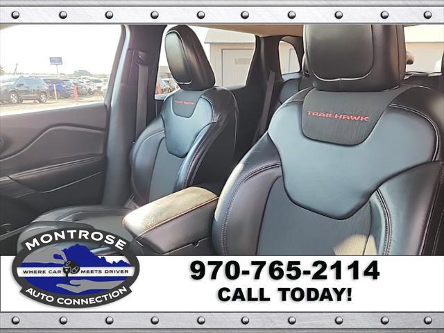 Photo of 2017 Bright White Clearcoat Jeep Cherokee