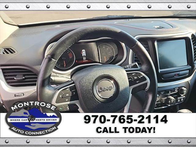 Photo of 2017 Bright White Clearcoat Jeep Cherokee