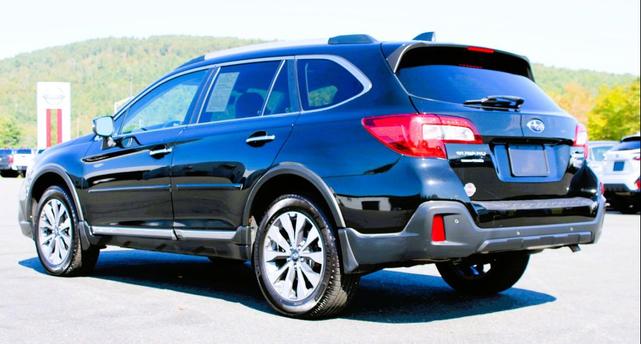 Photo of 2019 Crystal Black Silica Subaru Outback