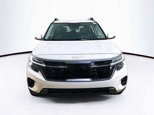 Photo of 2024 Snow White Pearl Kia Seltos