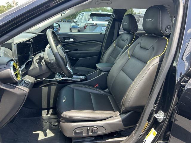 Photo of 2024 Mosaic Black Metallic Chevrolet Trax