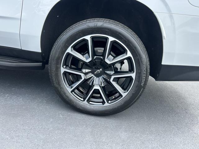 Photo of 2024 Summit White Chevrolet Suburban