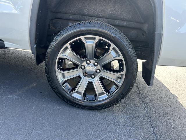 Photo of 2018 White Frost Tricoat GMC Sierra 1500