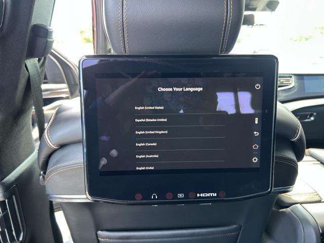Photo of 2024 Diamond Black Crystal Pearlcoat Jeep Grand Wagoneer L