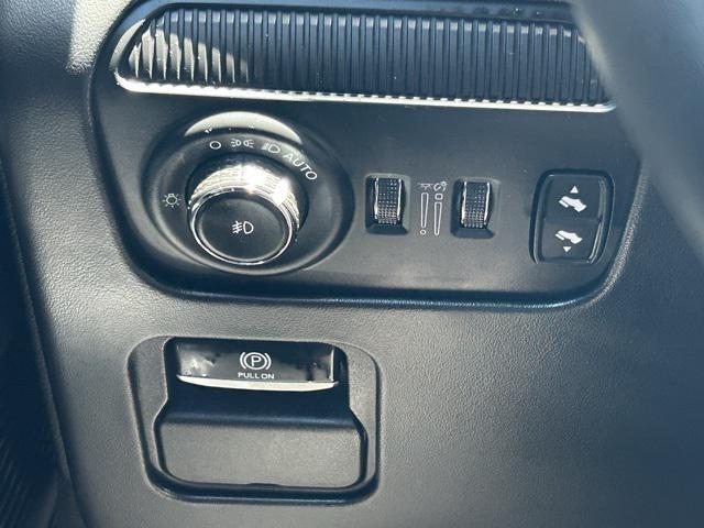 Photo of 2024 Diamond Black Crystal Pearlcoat Jeep Grand Wagoneer L