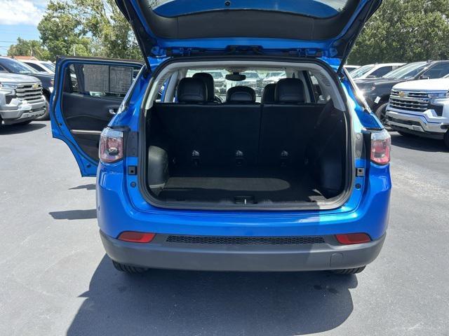 Photo of 2018 Laser Blue Pearlcoat Jeep Compass