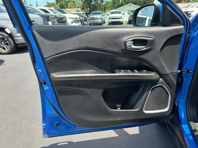 Photo of 2018 Laser Blue Pearlcoat Jeep Compass