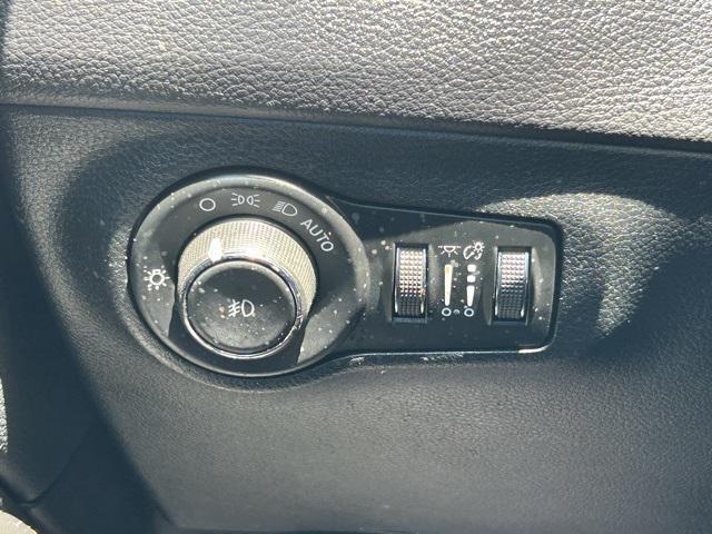 Photo of 2018 Laser Blue Pearlcoat Jeep Compass