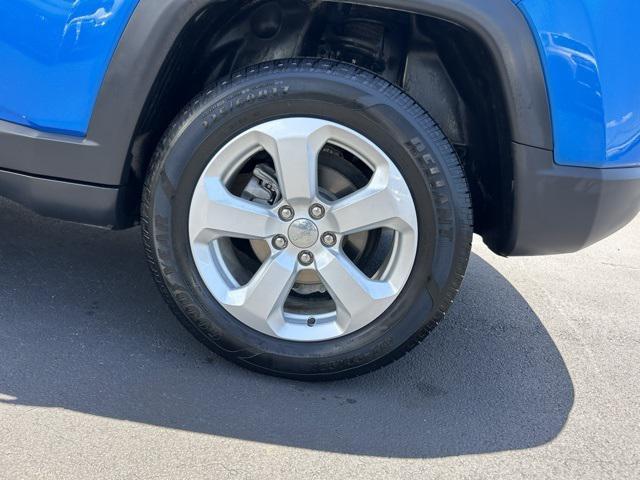 Photo of 2018 Laser Blue Pearlcoat Jeep Compass