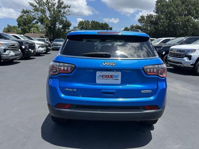 Photo of 2018 Laser Blue Pearlcoat Jeep Compass