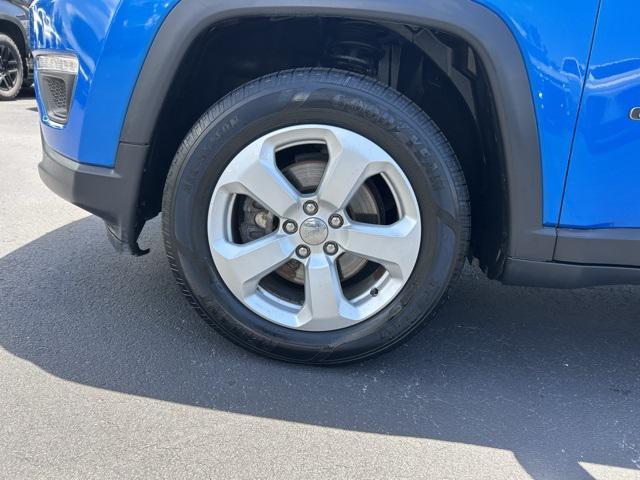 Photo of 2018 Laser Blue Pearlcoat Jeep Compass
