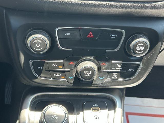 Photo of 2018 Laser Blue Pearlcoat Jeep Compass