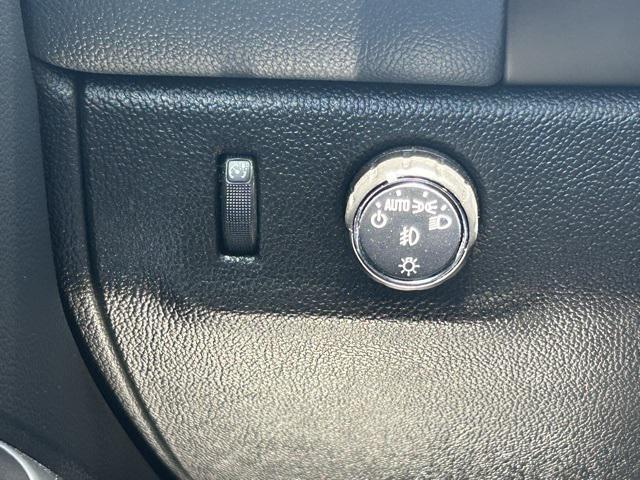 Photo of 2022 Summit White Chevrolet Colorado