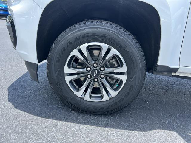 Photo of 2022 Summit White Chevrolet Colorado