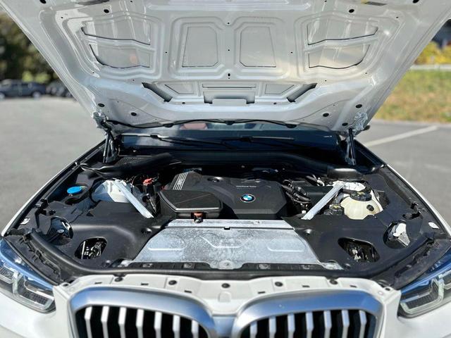 Photo of 2023 Mineral White Metallic BMW X3