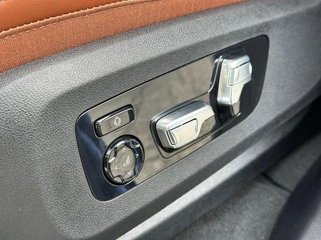 Photo of 2026 Alpine White BMW X7