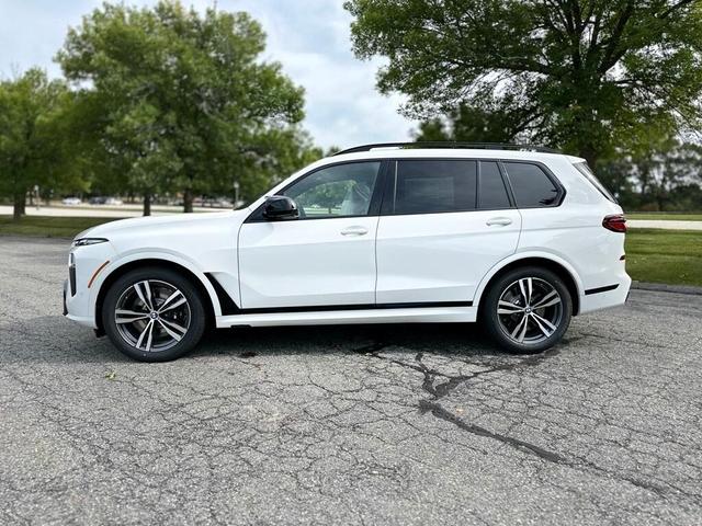 Photo of 2026 Alpine White BMW X7