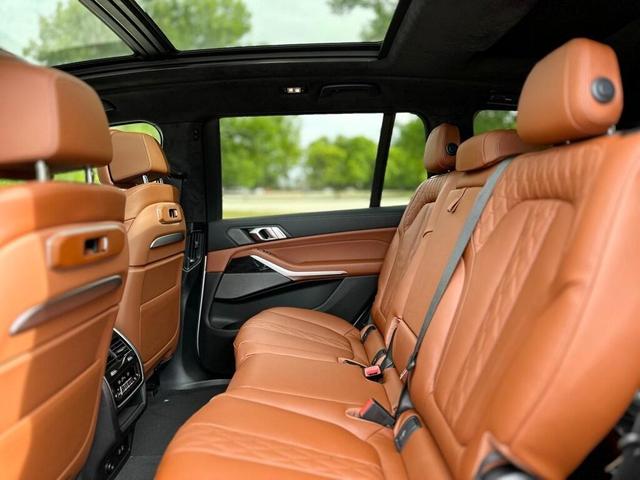 Photo of 2026 Alpine White BMW X7