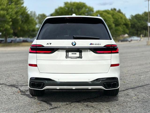 Photo of 2026 Alpine White BMW X7