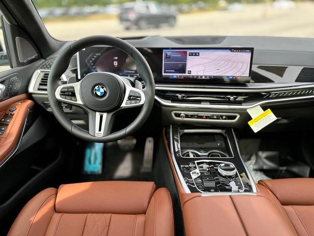 Photo of 2026 Alpine White BMW X7