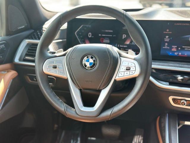 Photo of 2024 Mineral White Metallic BMW X7