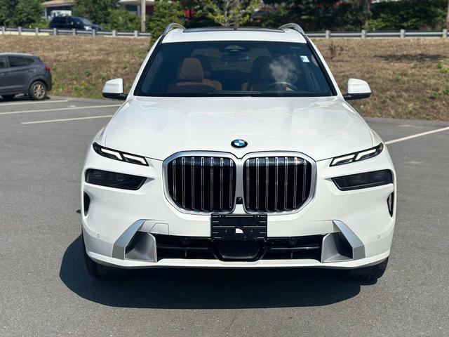 Photo of 2024 Mineral White Metallic BMW X7