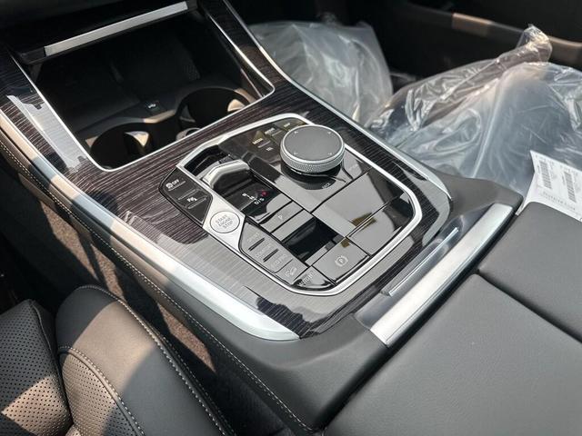 Photo of 2026 Carbon Black Metallic BMW X5