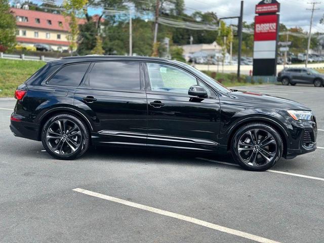 Photo of 2025 Mythos Black Metallic Audi Q7
