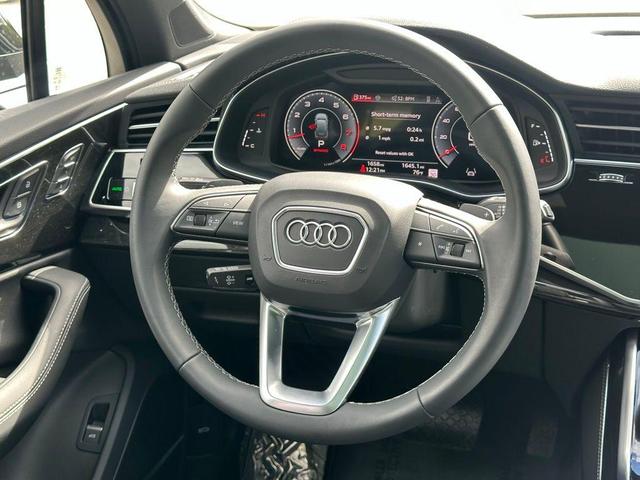 Photo of 2025 Mythos Black Metallic Audi Q7