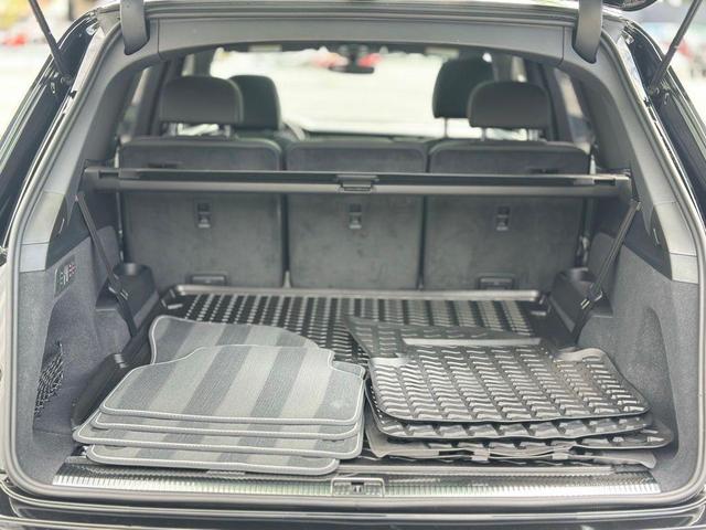 Photo of 2025 Mythos Black Metallic Audi Q7