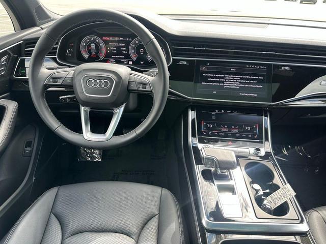 Photo of 2025 Mythos Black Metallic Audi Q7