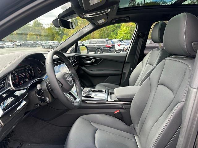 Photo of 2025 Mythos Black Metallic Audi Q7