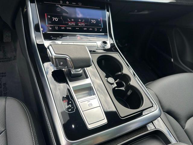 Photo of 2025 Mythos Black Metallic Audi Q7