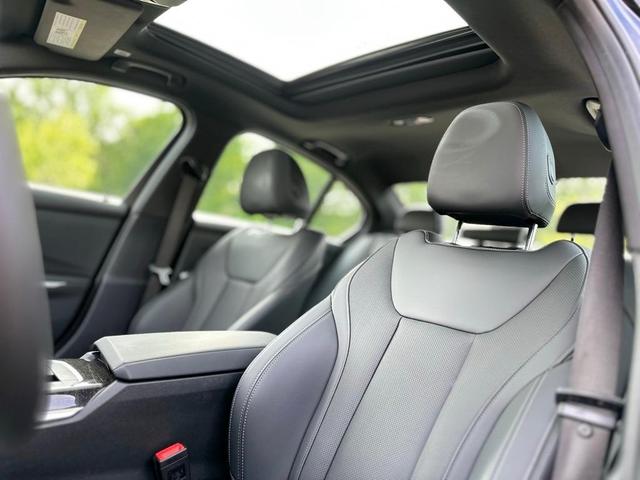 Photo of 2023 Phytonic Blue Metallic BMW 330