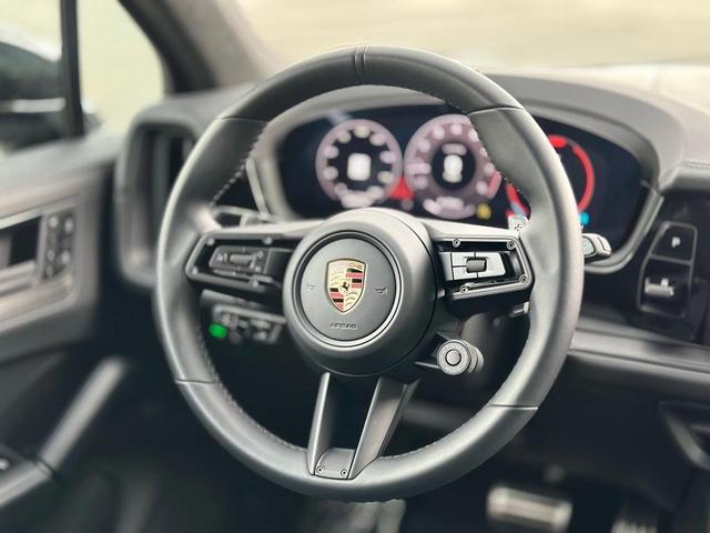Photo of 2025 Black Metallic Porsche Cayenne