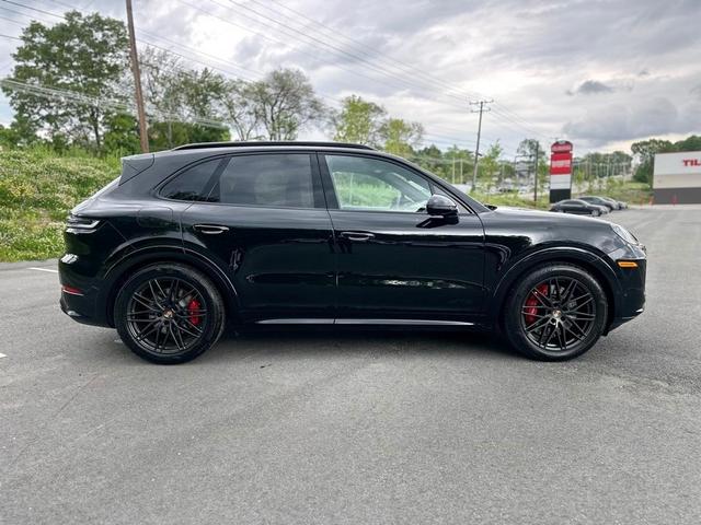 Photo of 2025 Black Metallic Porsche Cayenne