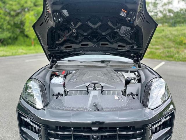 Photo of 2025 Black Metallic Porsche Cayenne