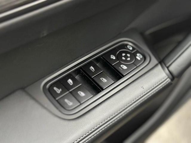 Photo of 2025 Black Metallic Porsche Cayenne
