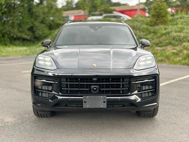 Photo of 2025 Black Metallic Porsche Cayenne
