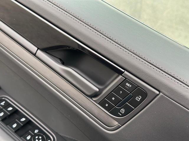 Photo of 2025 Black Metallic Porsche Cayenne