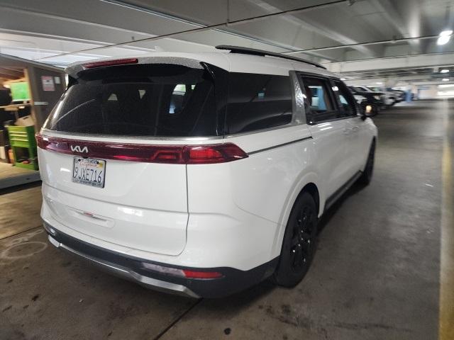 Photo of 2024 Snow White Pearl Kia Carnival