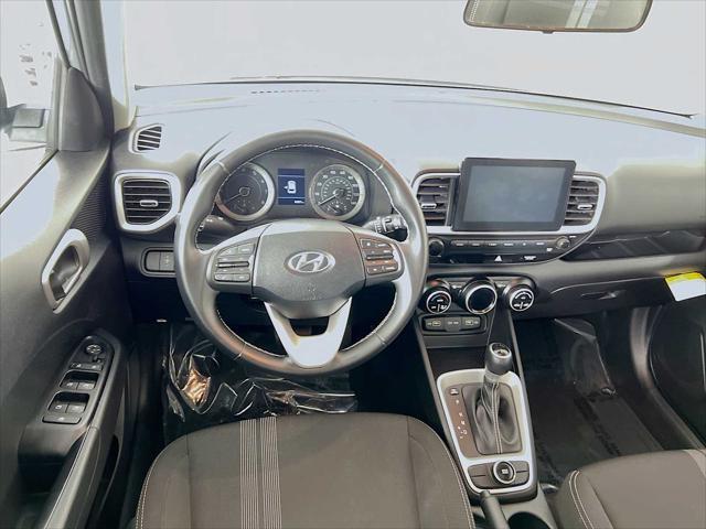 Photo of 2022 Stellar Silver Hyundai VENUE