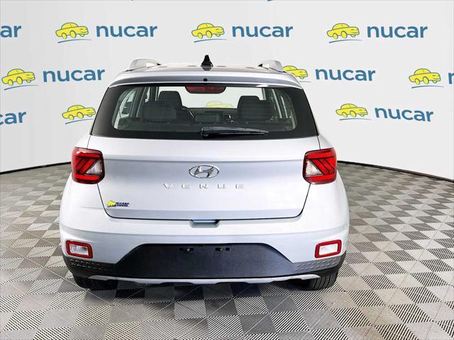 Photo of 2022 Stellar Silver Hyundai VENUE