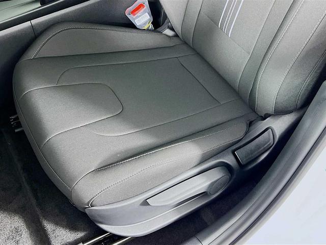 Photo of 2025 Serenity White Hyundai ELANTRA