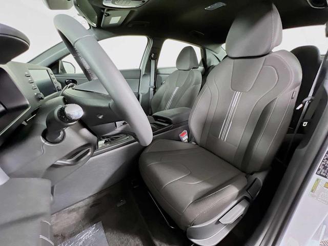 Photo of 2025 Serenity White Hyundai ELANTRA