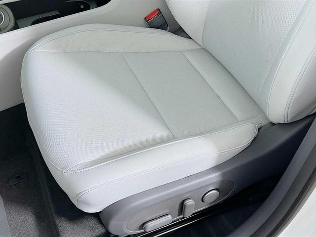 Photo of 2025 Atlas White Hyundai KONA