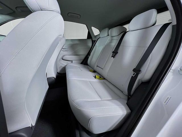 Photo of 2025 Atlas White Hyundai KONA