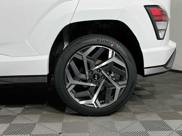 Photo of 2025 Atlas White Hyundai KONA